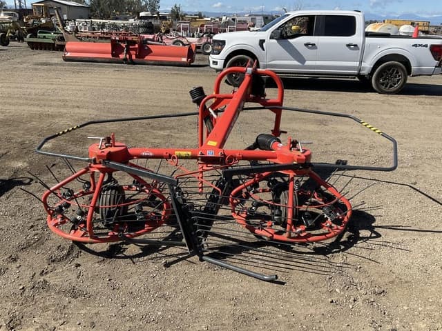 Image of Kuhn Haybob 300 equipment image 4