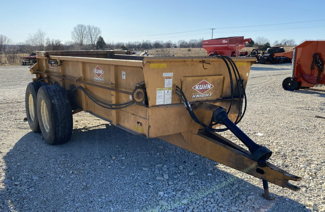 SOLD Kuhn Knight 1140 Manure Handling Manure Spreaders Dry