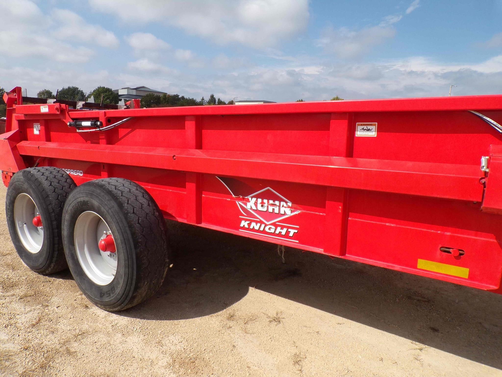 Kuhn Knight 1140 Equipment Image0