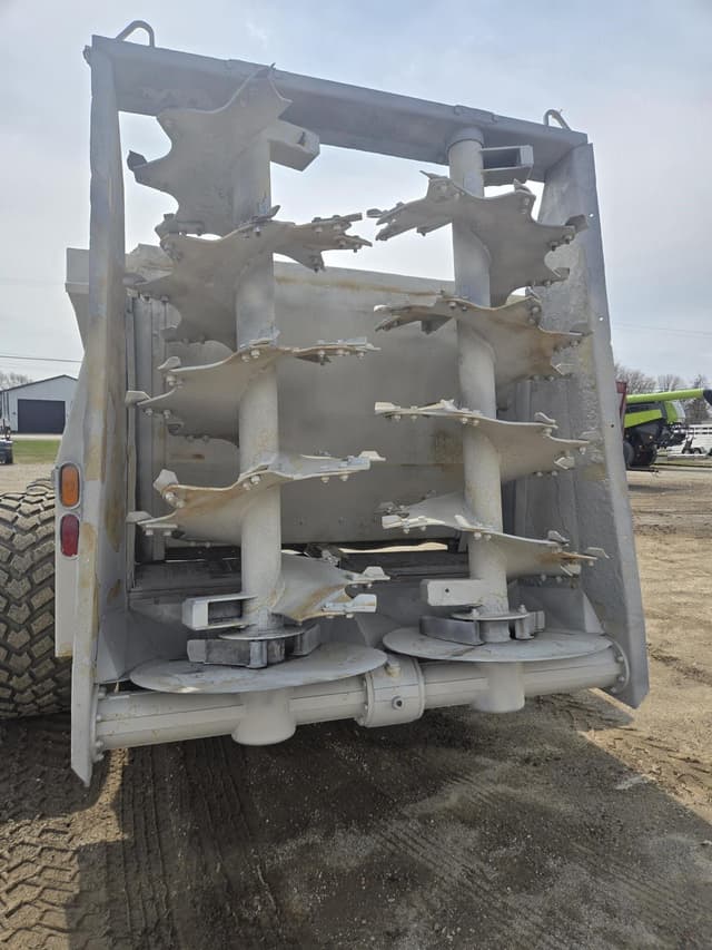 Image of Kuhn Knight 2054 equipment image 2