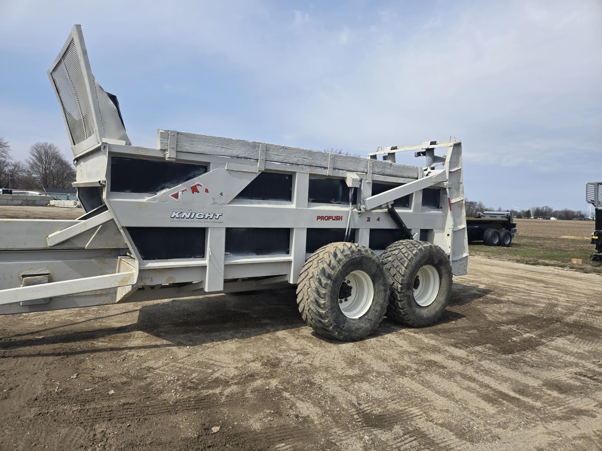 Kuhn Knight 2054 Equipment Image0