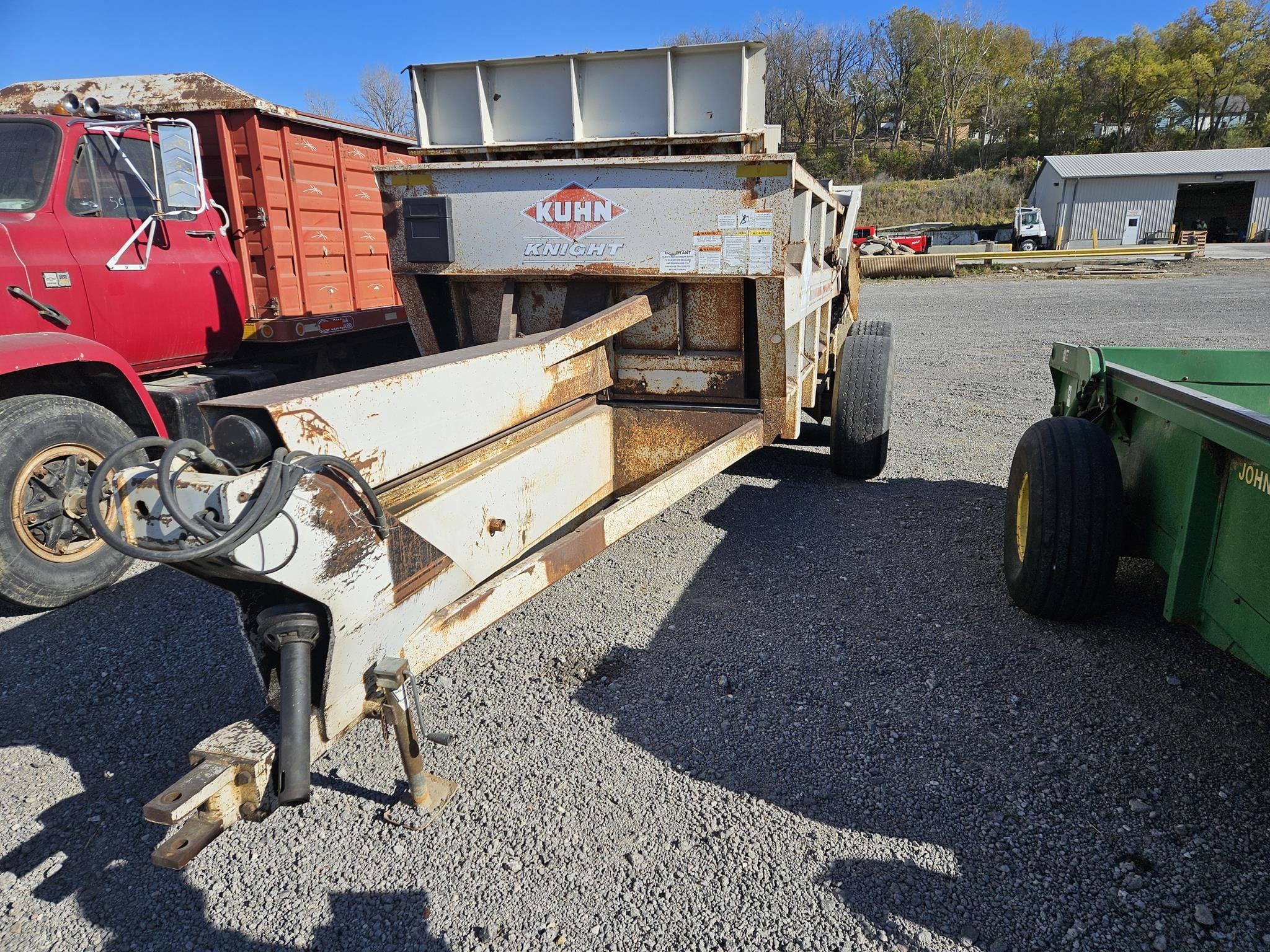 Kuhn Knight 2054 Equipment Image0