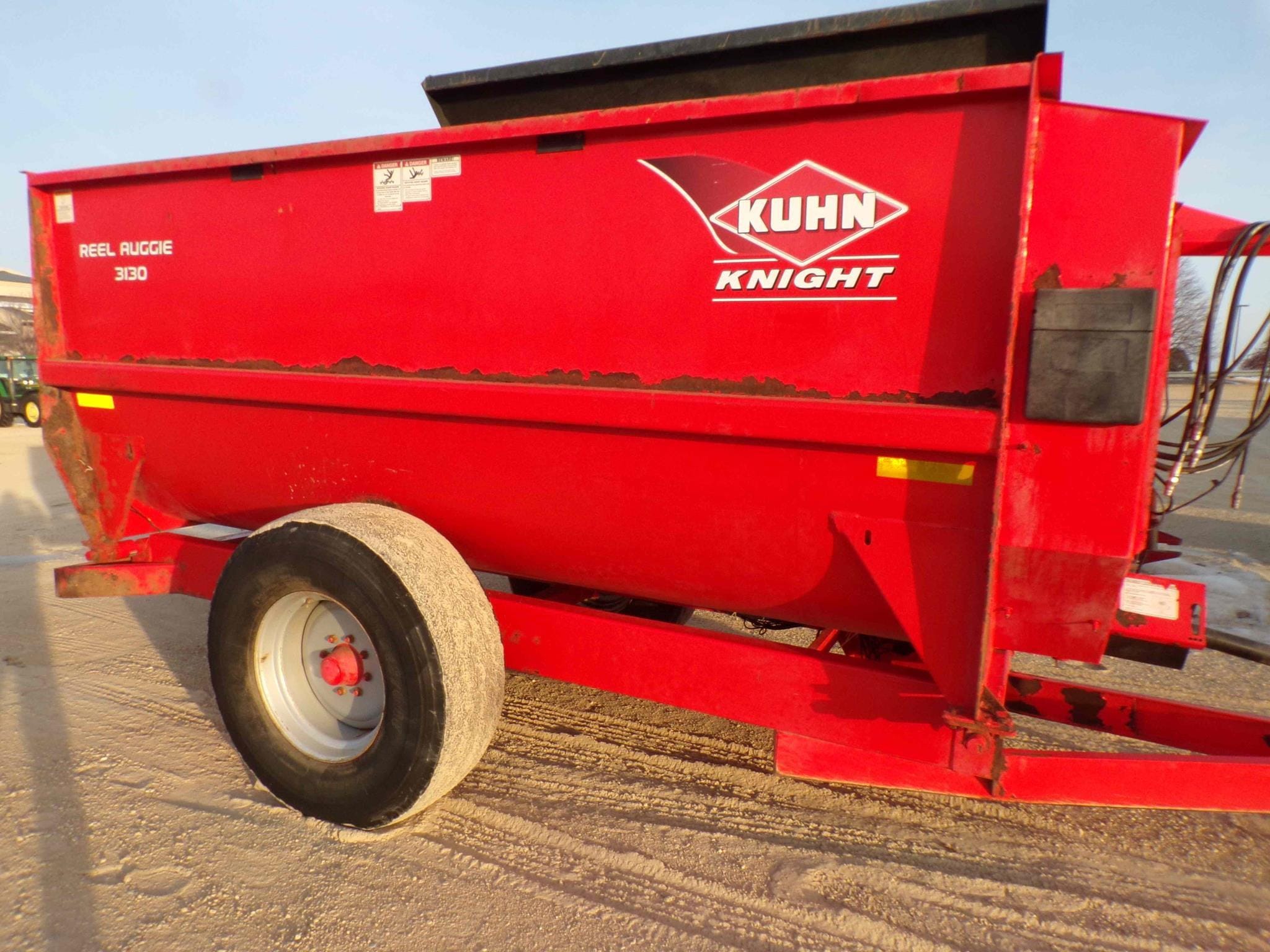 Kuhn Knight 3130 Equipment Image0