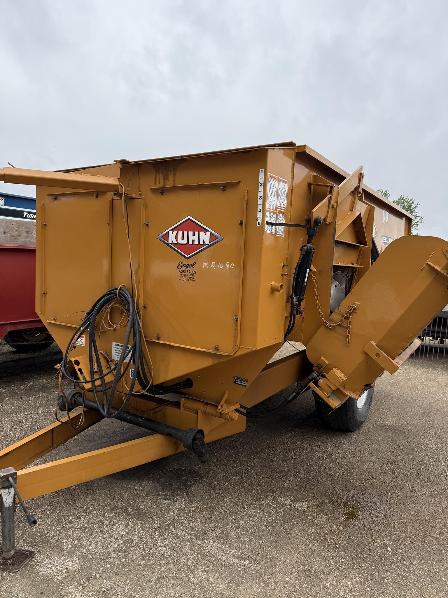 Kuhn Knight 3130 Equipment Image0