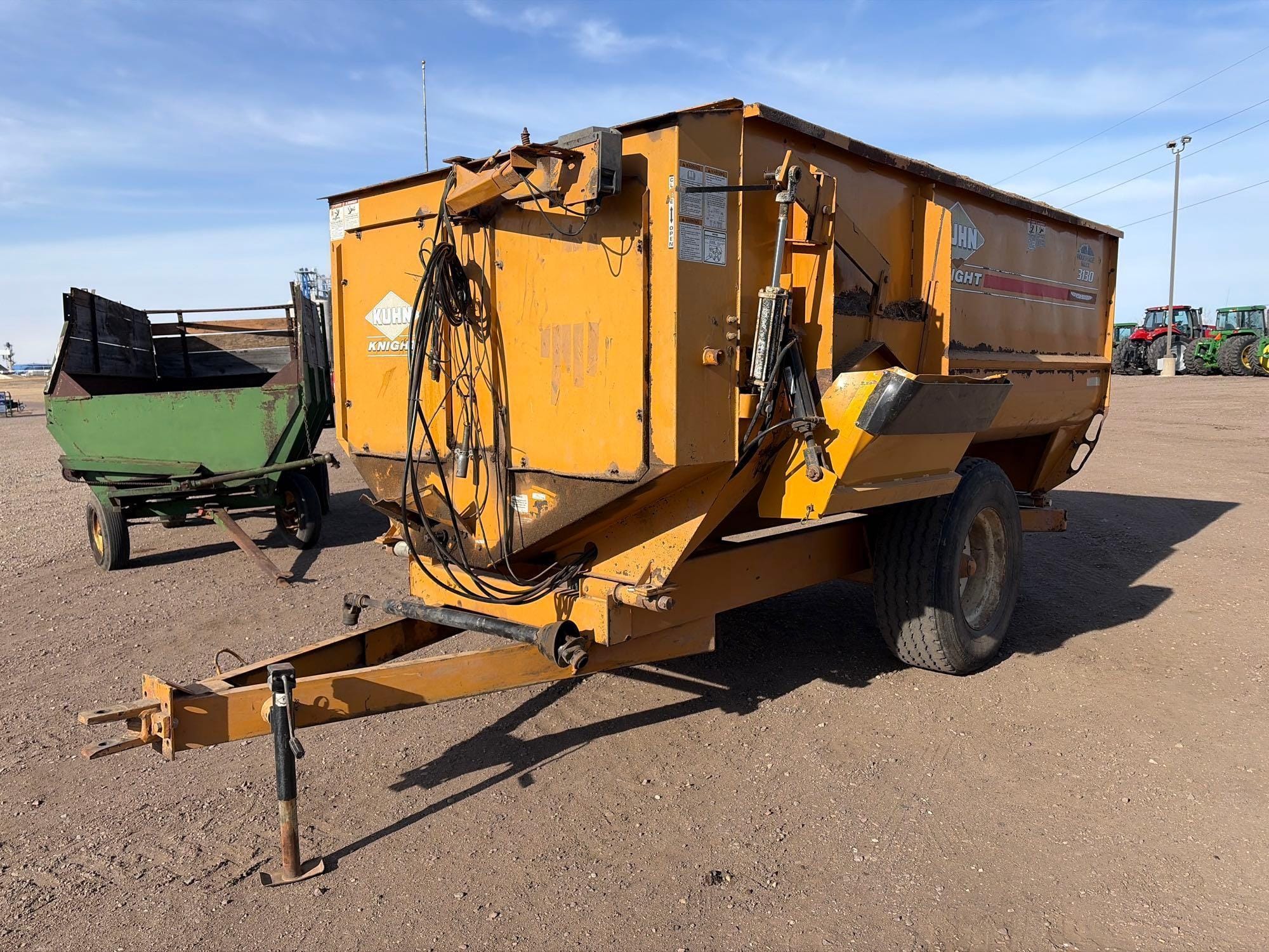 Kuhn Knight 3130 Equipment Image0