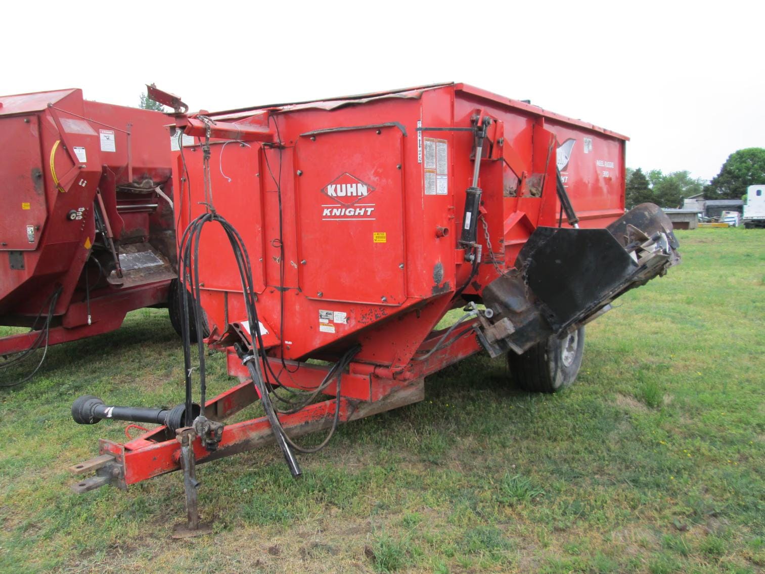 Kuhn Knight 3130 Equipment Image0