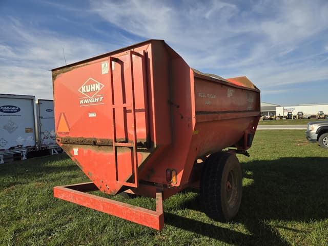 Image of Kuhn Knight 3136 equipment image 2