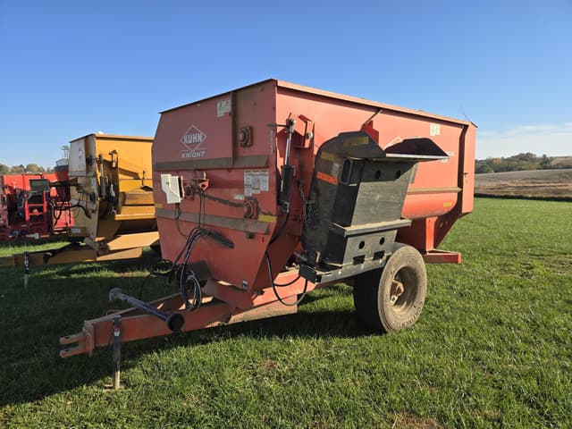 Image of Kuhn Knight 3136 equipment image 1