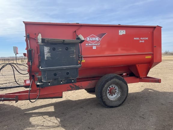 Kuhn Knight 3142 Equipment Image0