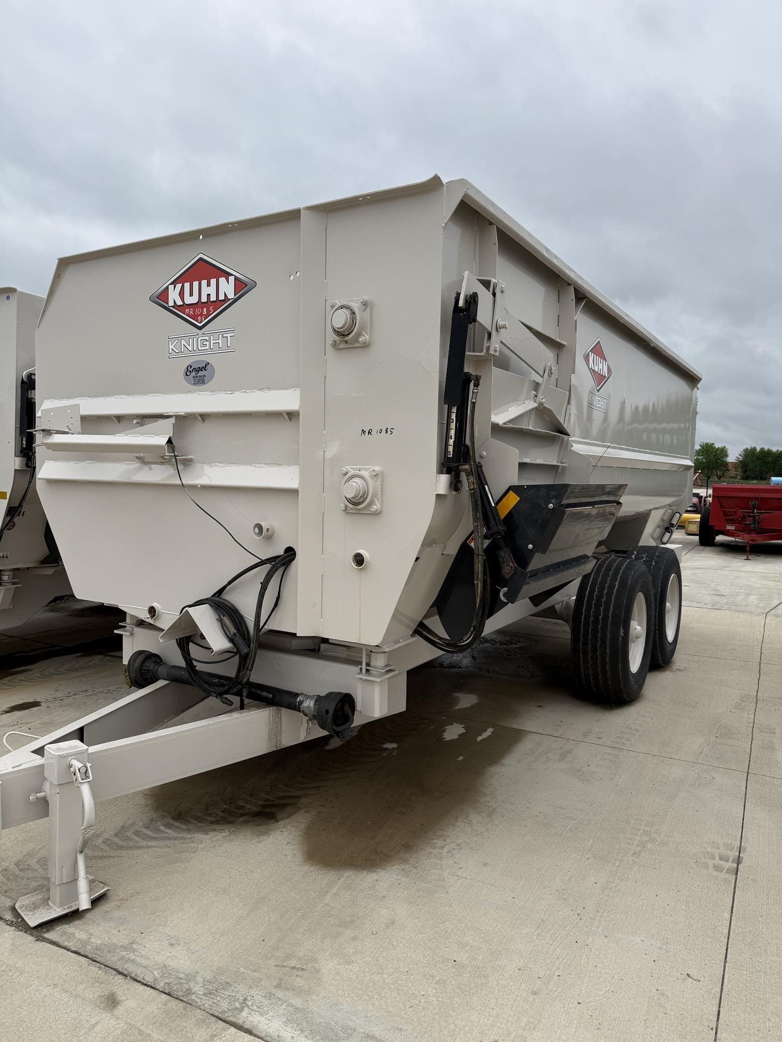 Kuhn Knight 3170 Equipment Image0