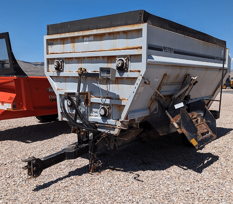 Kuhn Knight 4052 Equipment Image0