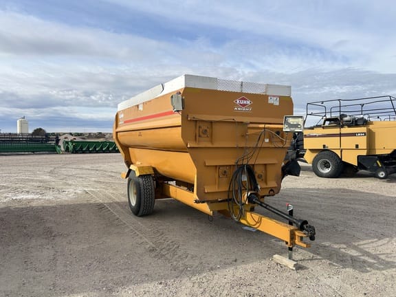 Kuhn Knight 4142 Equipment Image0