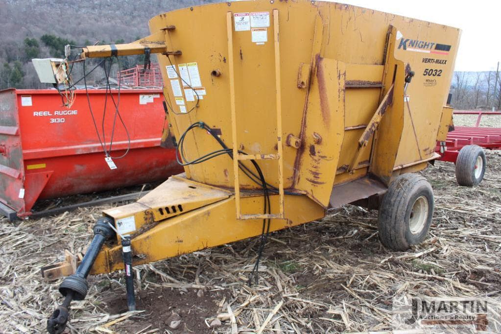 Kuhn Knight Vertical Maxx 5032 Hay and Forage Grinders/Mixers for Sale