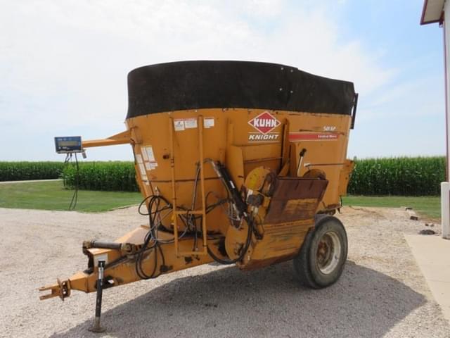 Image of Kuhn Knight Vertical Maxx 5032 equipment image 2