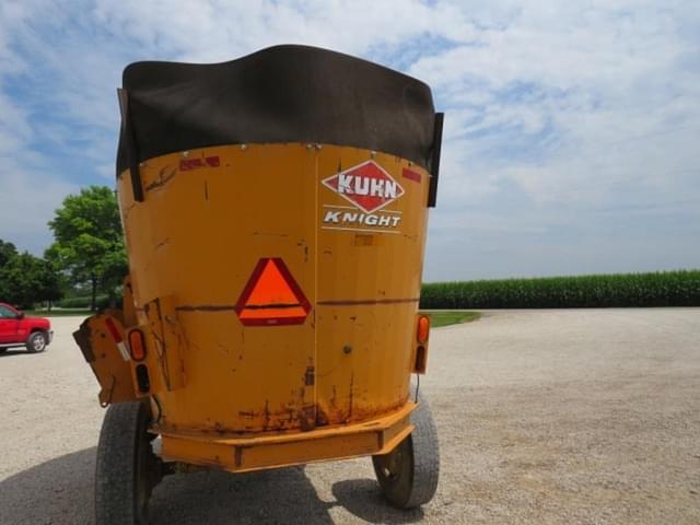 Image of Kuhn Knight Vertical Maxx 5032 equipment image 3