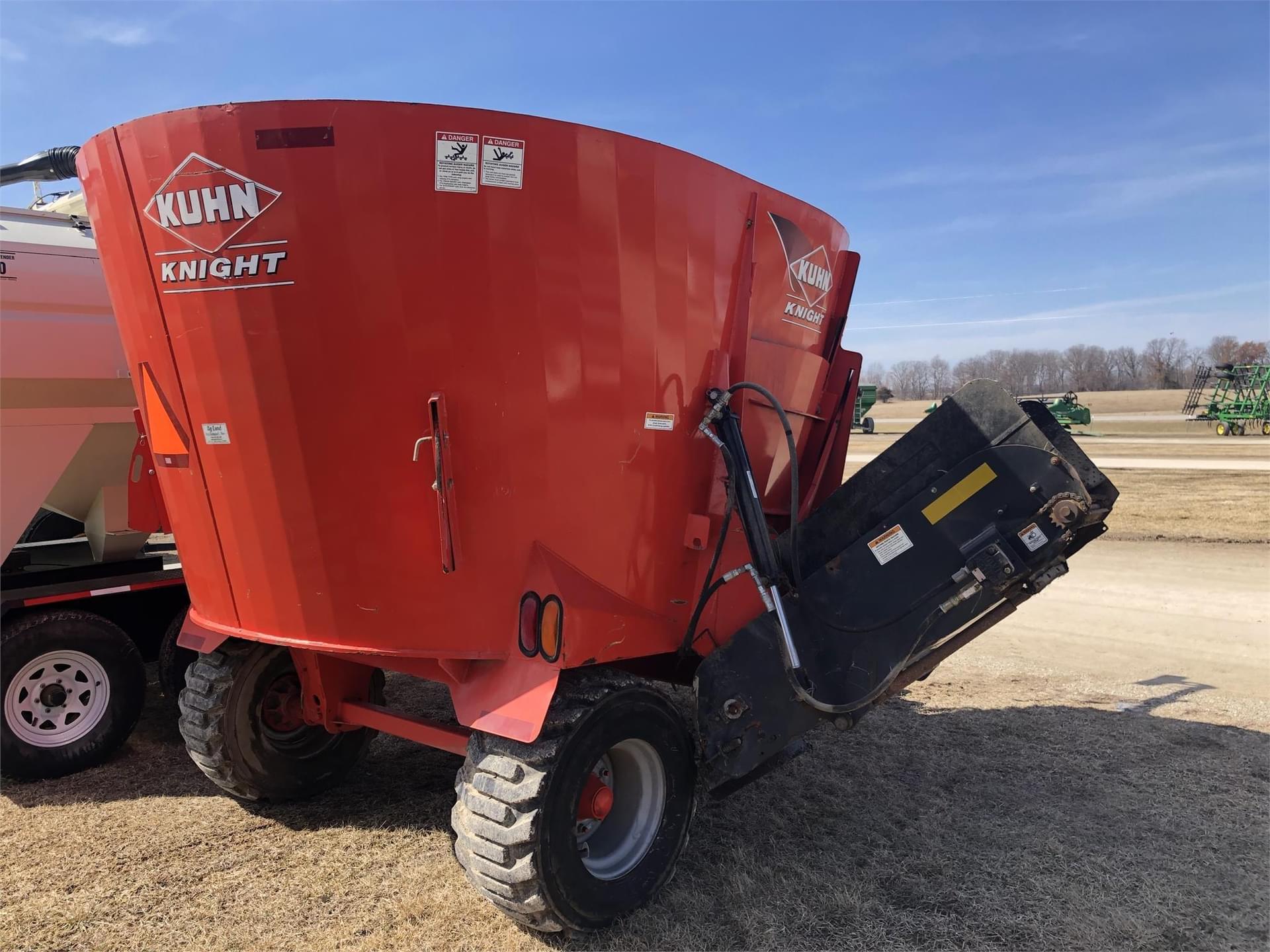 Kuhn Knight 5127 Hay and Forage Grinders/Mixers for Sale Tractor Zoom