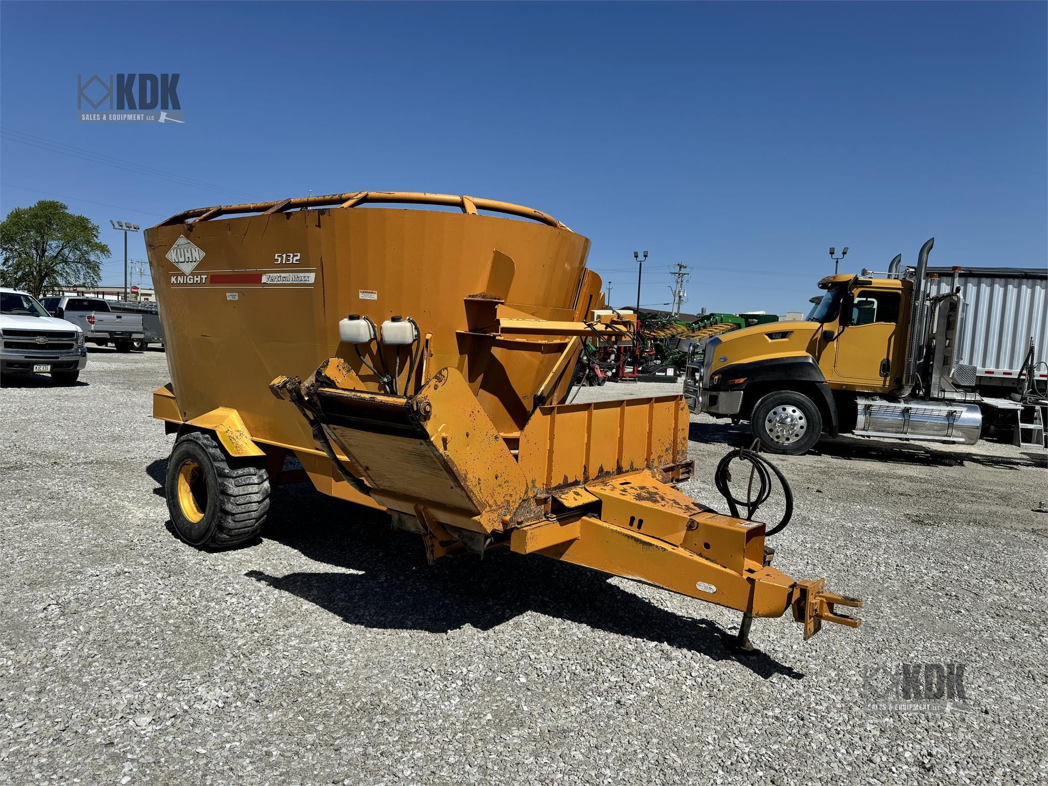 Kuhn Knight 5132 Equipment Image0