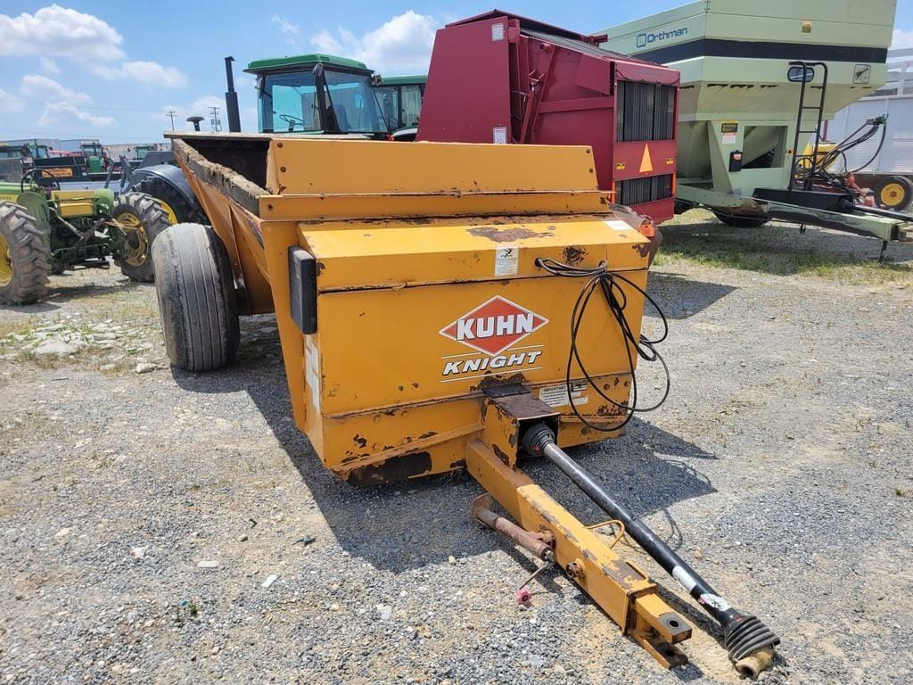 Kuhn Knight 8114 Equipment Image0