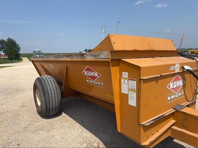 Image of Kuhn Knight 8114 equipment image 1