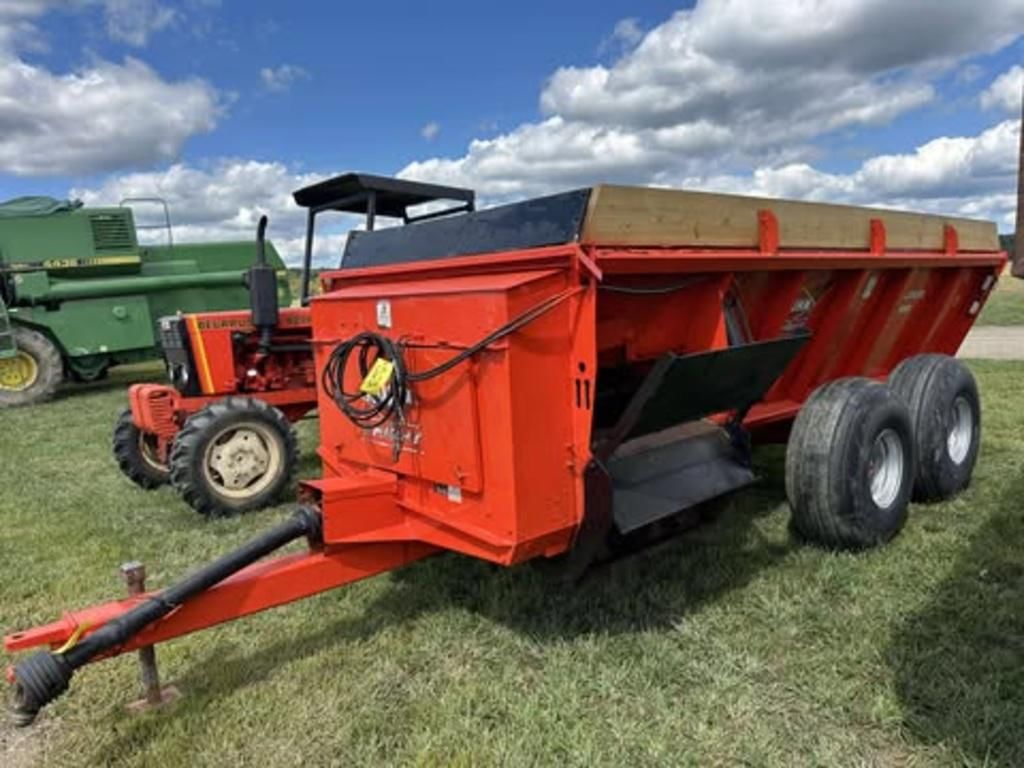 Kuhn Knight 8118 Equipment Image0