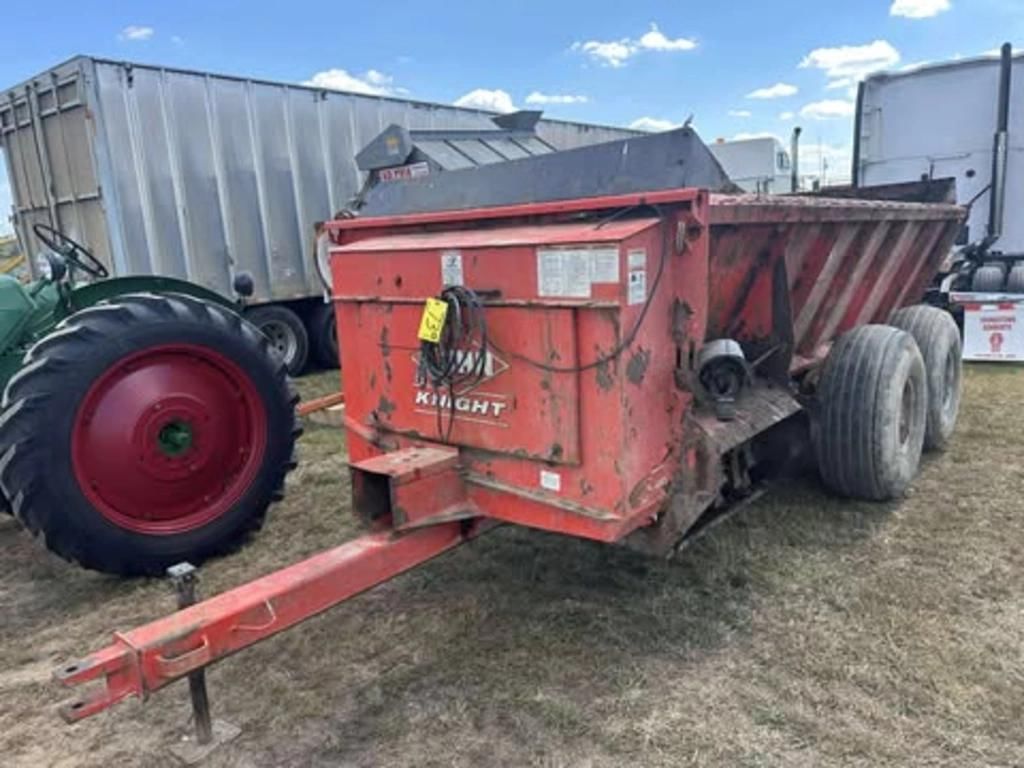 Kuhn Knight 8118 Equipment Image0