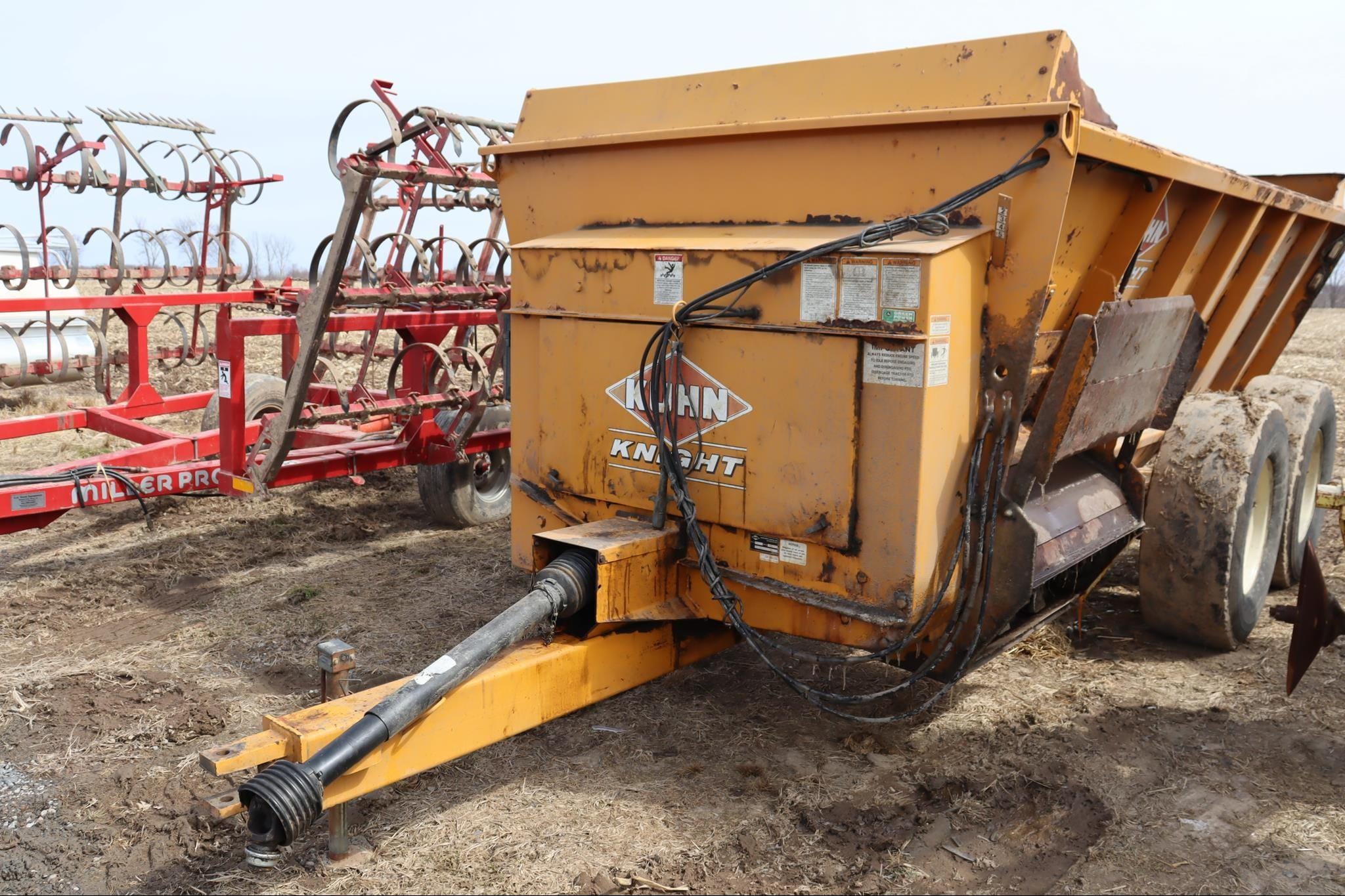 Kuhn Knight 8124 Equipment Image0