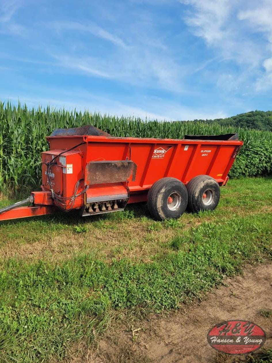 Kuhn Knight 8124 Equipment Image0