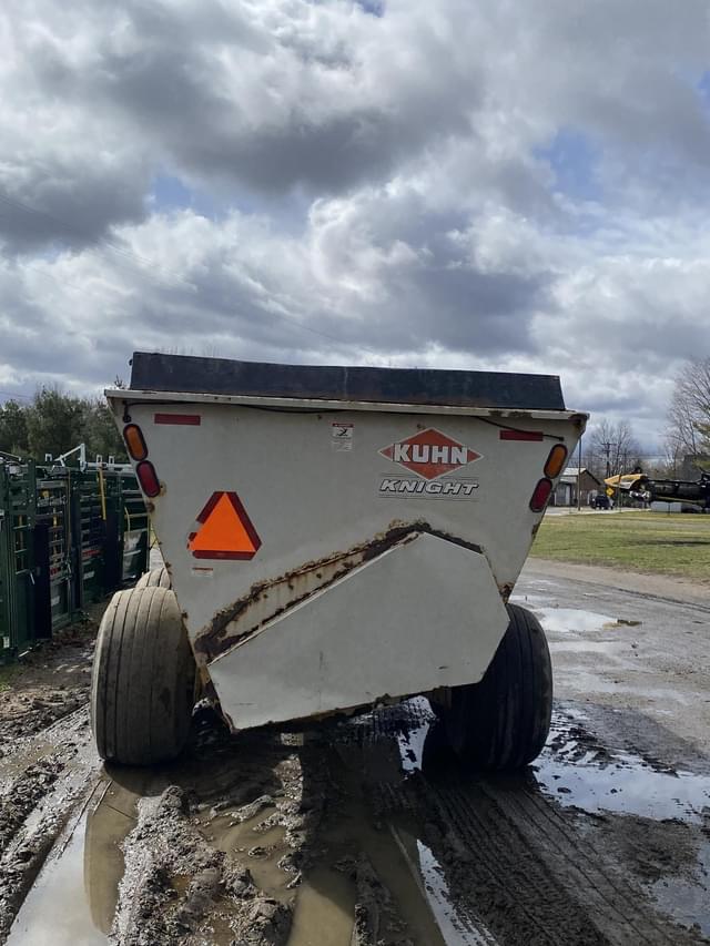 Image of Kuhn Knight 8132 equipment image 1