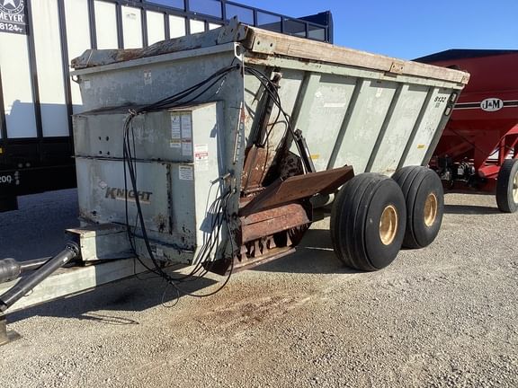 Kuhn Knight 8132 Equipment Image0