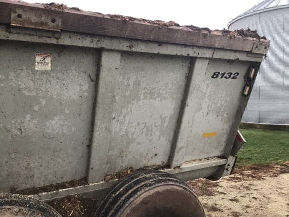 Kuhn Knight 8132 Equipment Image0