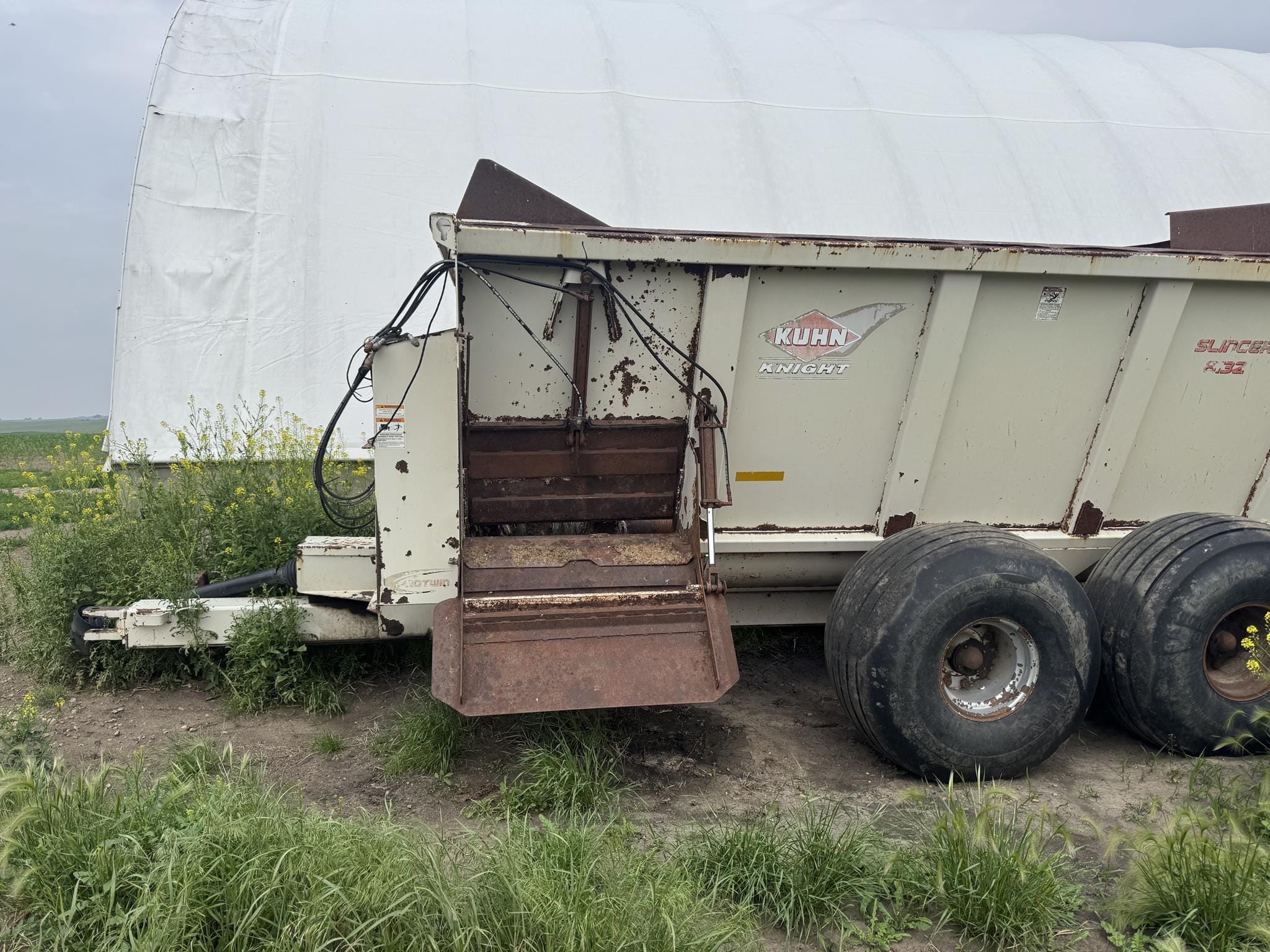 Kuhn Knight 8132 Equipment Image0