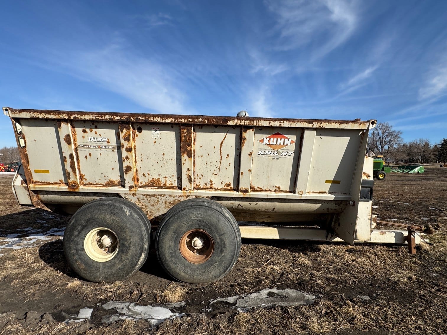 Kuhn Knight 8132 Equipment Image0