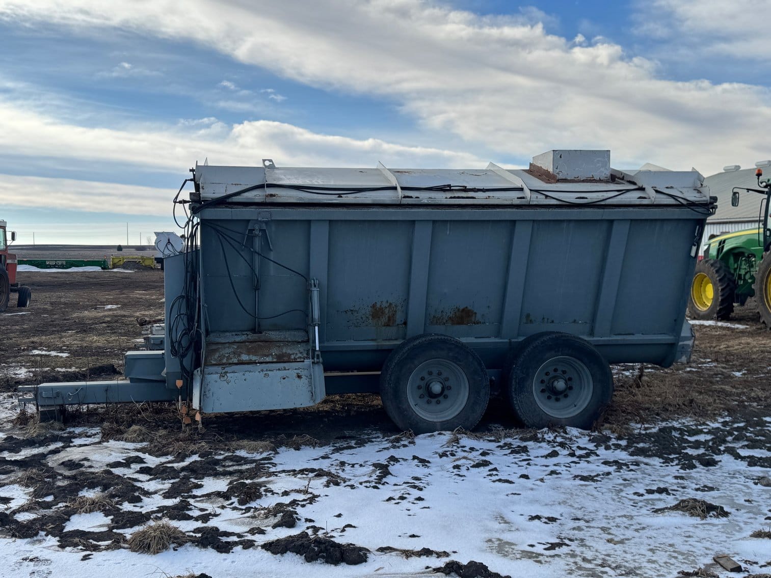 Kuhn Knight 8132 Equipment Image0