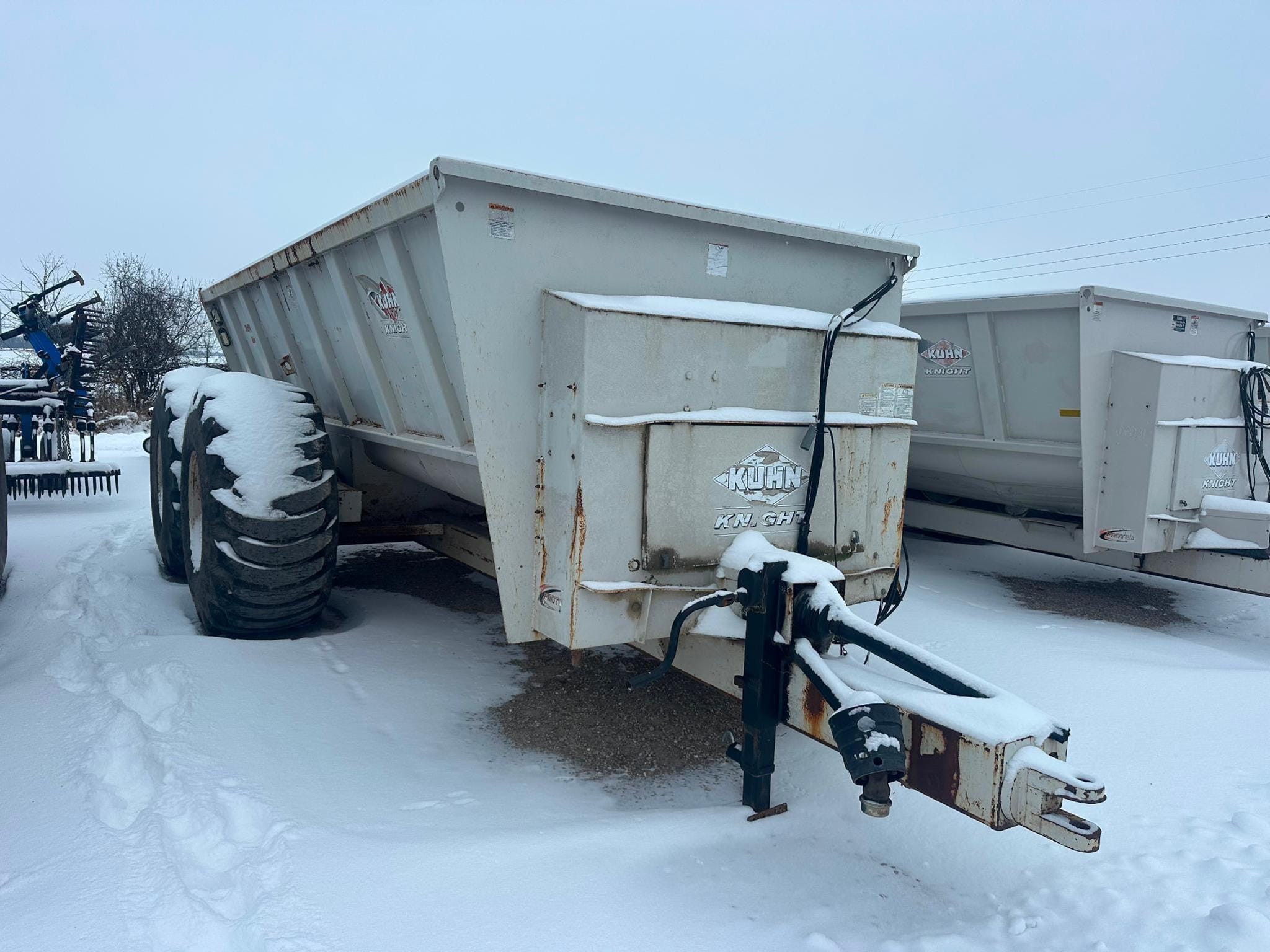 Kuhn Knight 8141 Equipment Image0