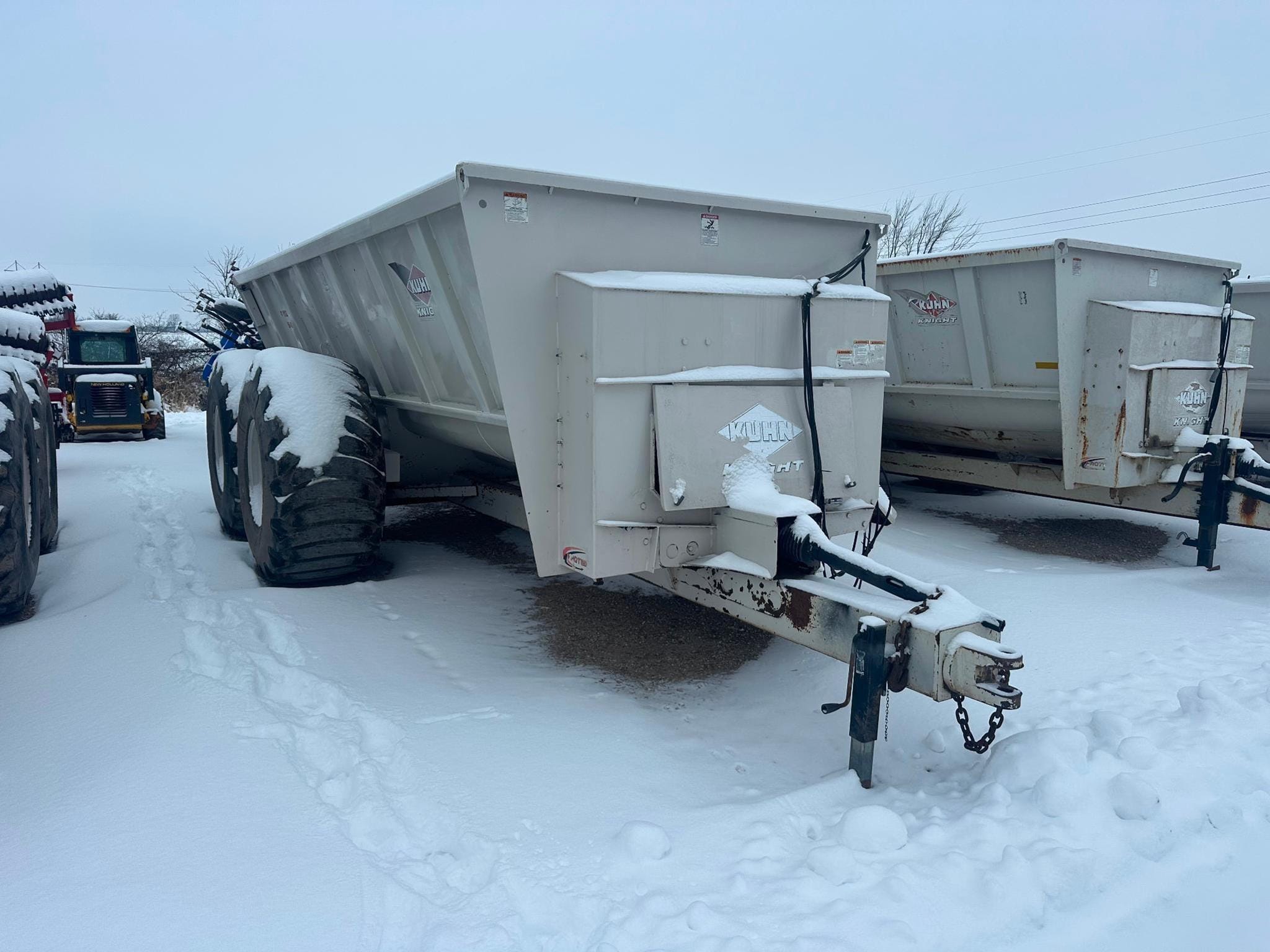 Kuhn Knight 8141 Equipment Image0