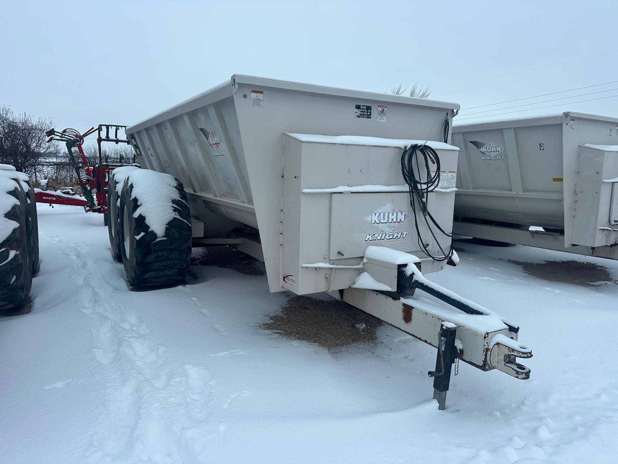 Kuhn Knight 8141 Equipment Image0