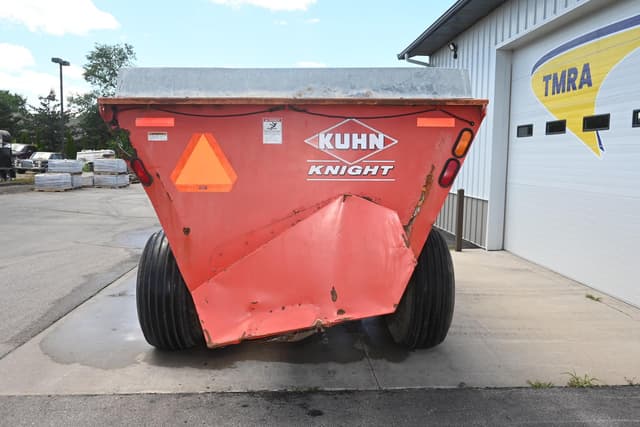 Image of Kuhn Knight 8124 equipment image 3