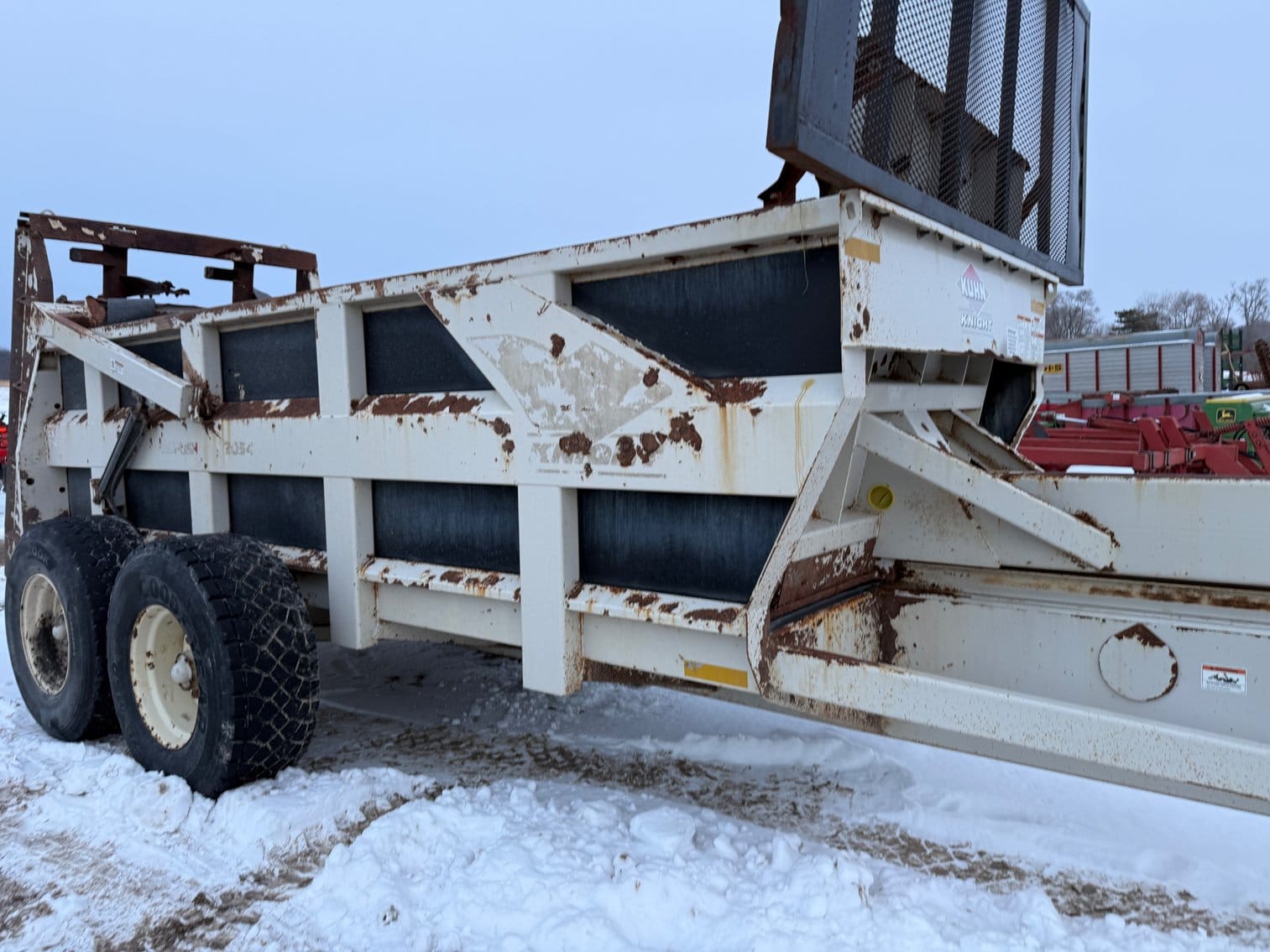 Kuhn Knight 2054 Equipment Image0