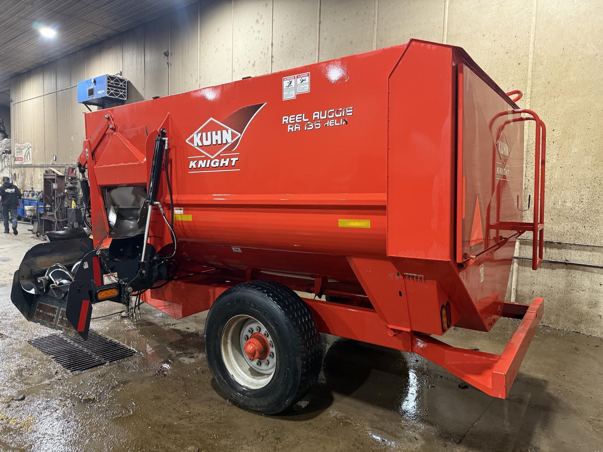 Kuhn Knight RA136 Equipment Image0