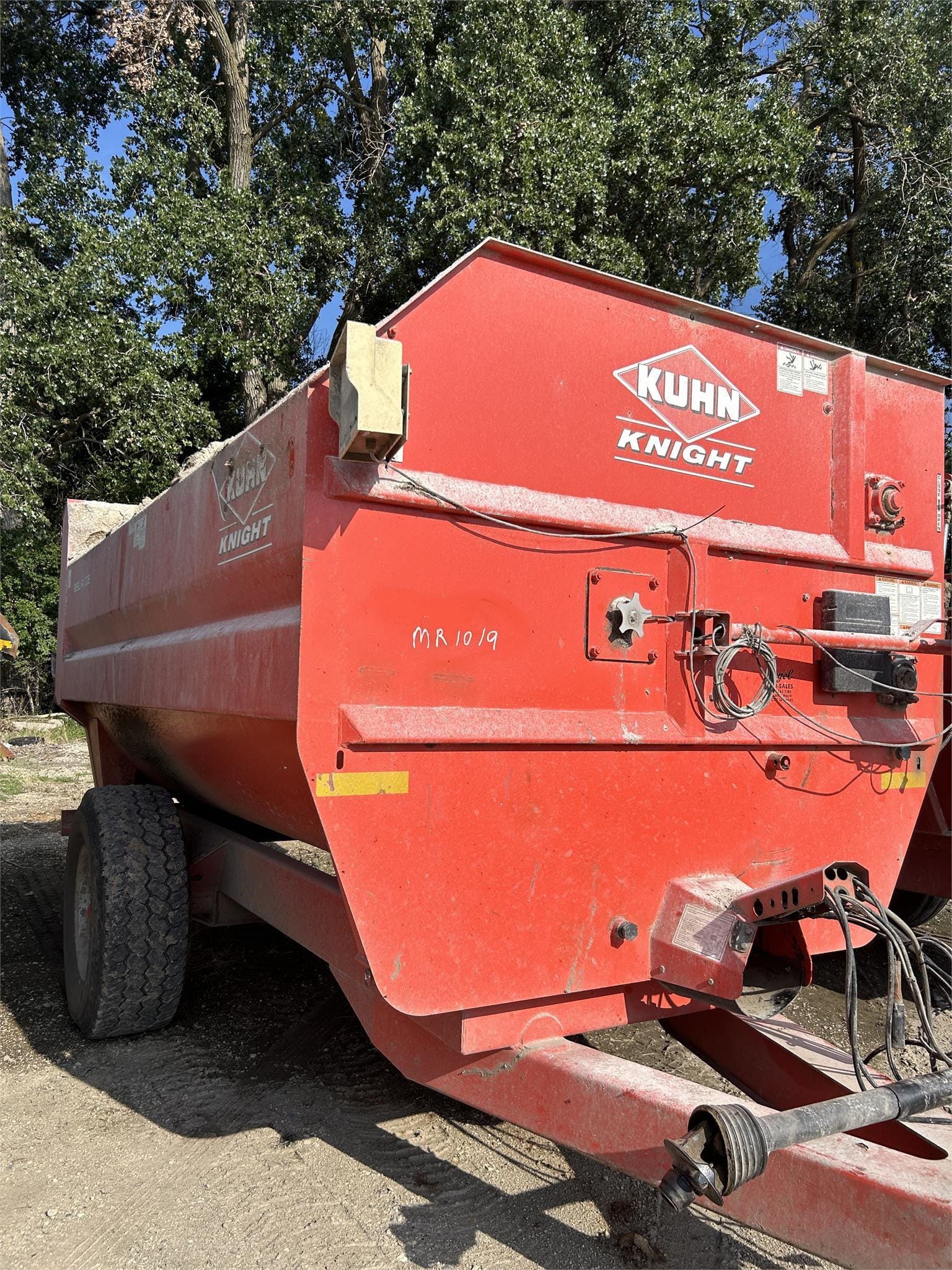 Kuhn Knight RA142 Equipment Image0