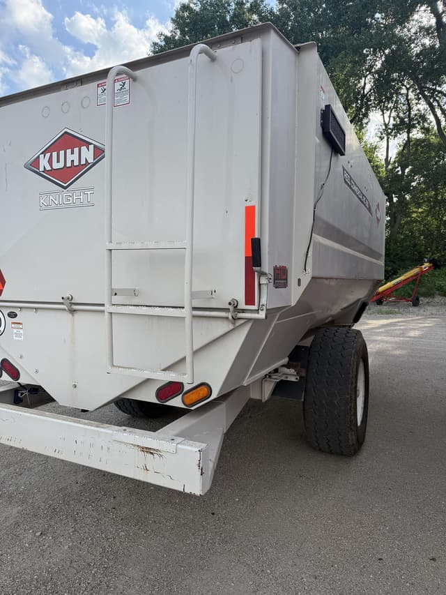 Image of Kuhn Knight RC250 equipment image 2