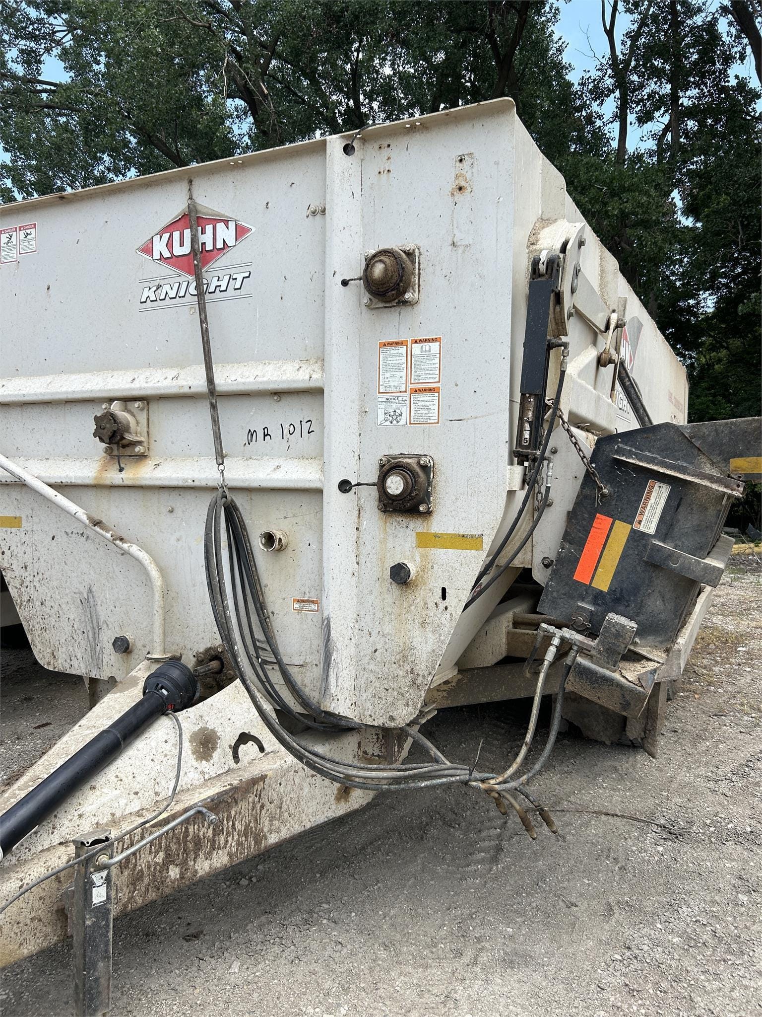 Kuhn Knight RC270 Equipment Image0