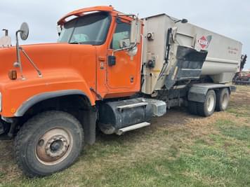 Main image Kuhn Knight RC270