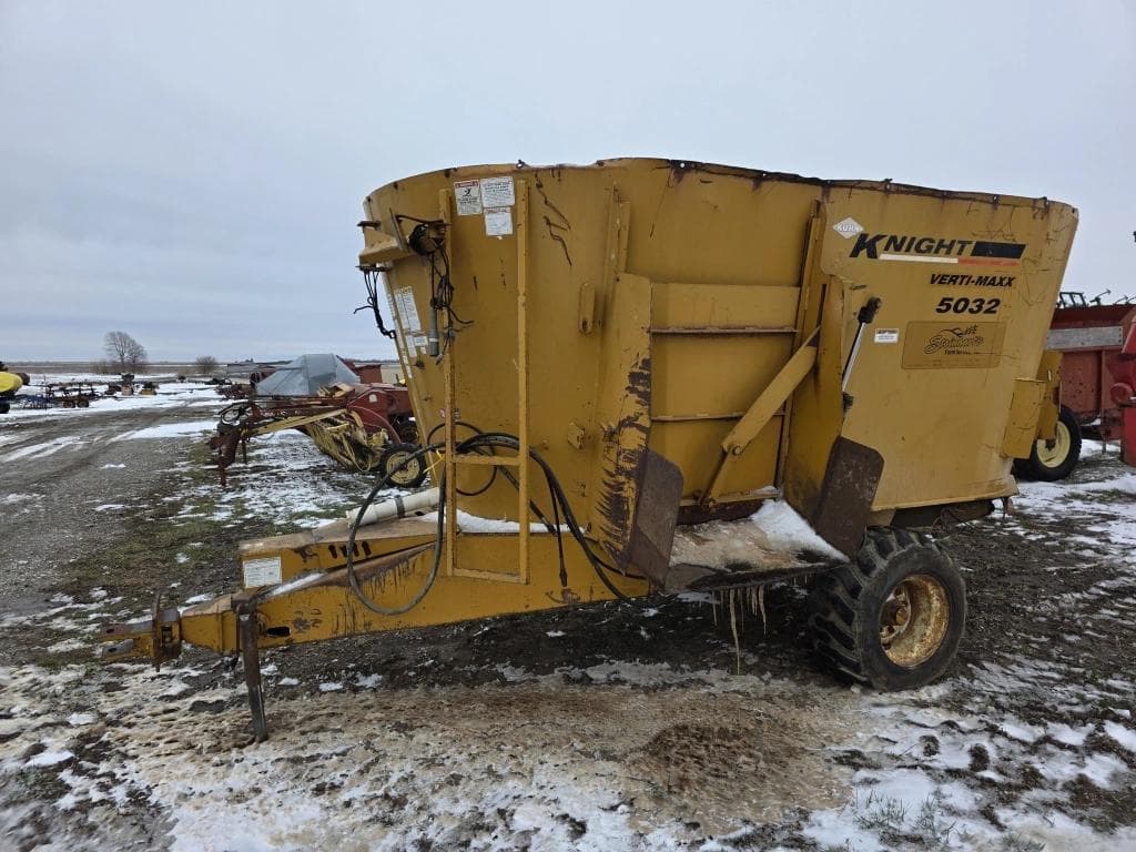 Image of Kuhn Knight Vertical Maxx 5032 Image 0