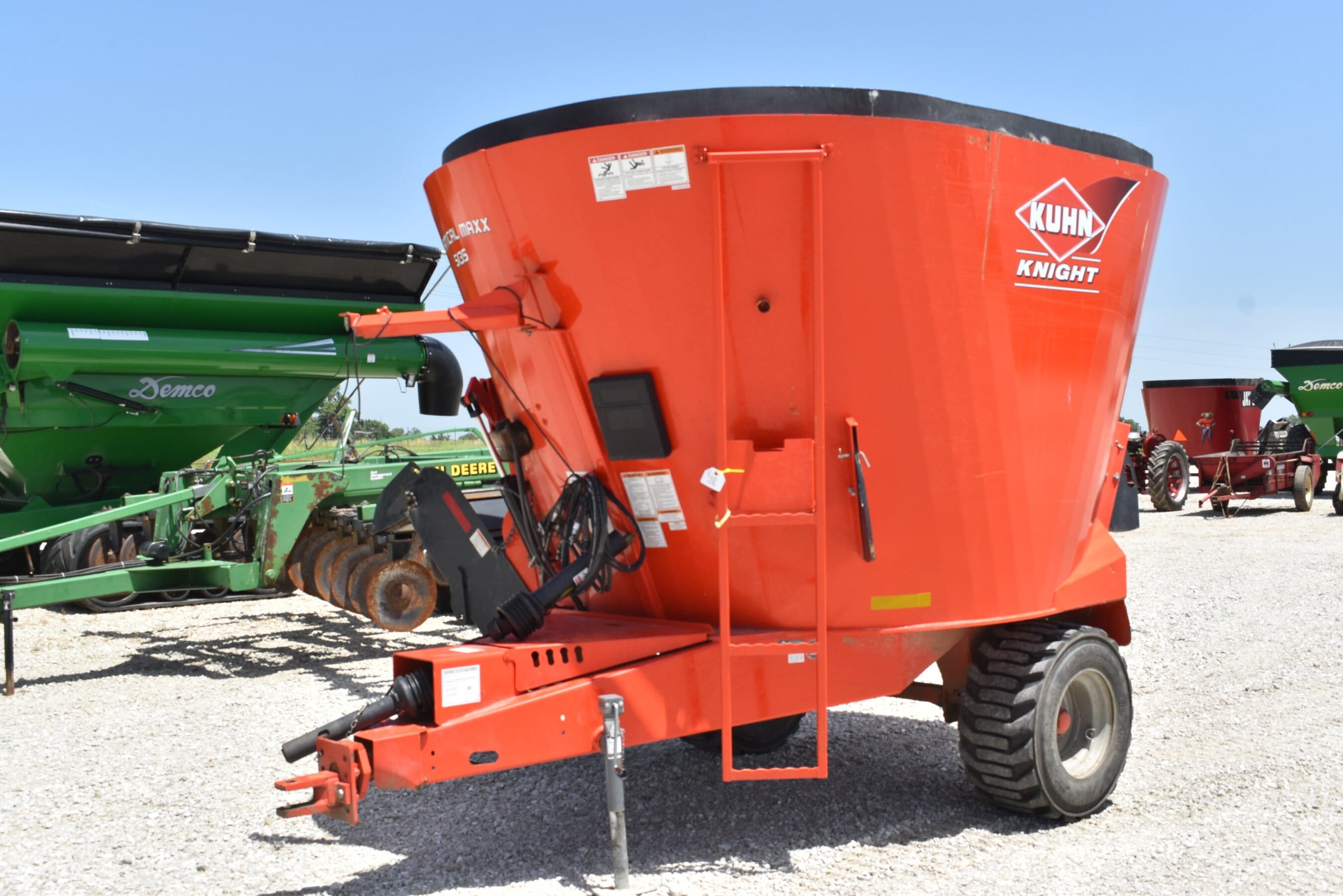 Kuhn Knight 5135 Equipment Image0