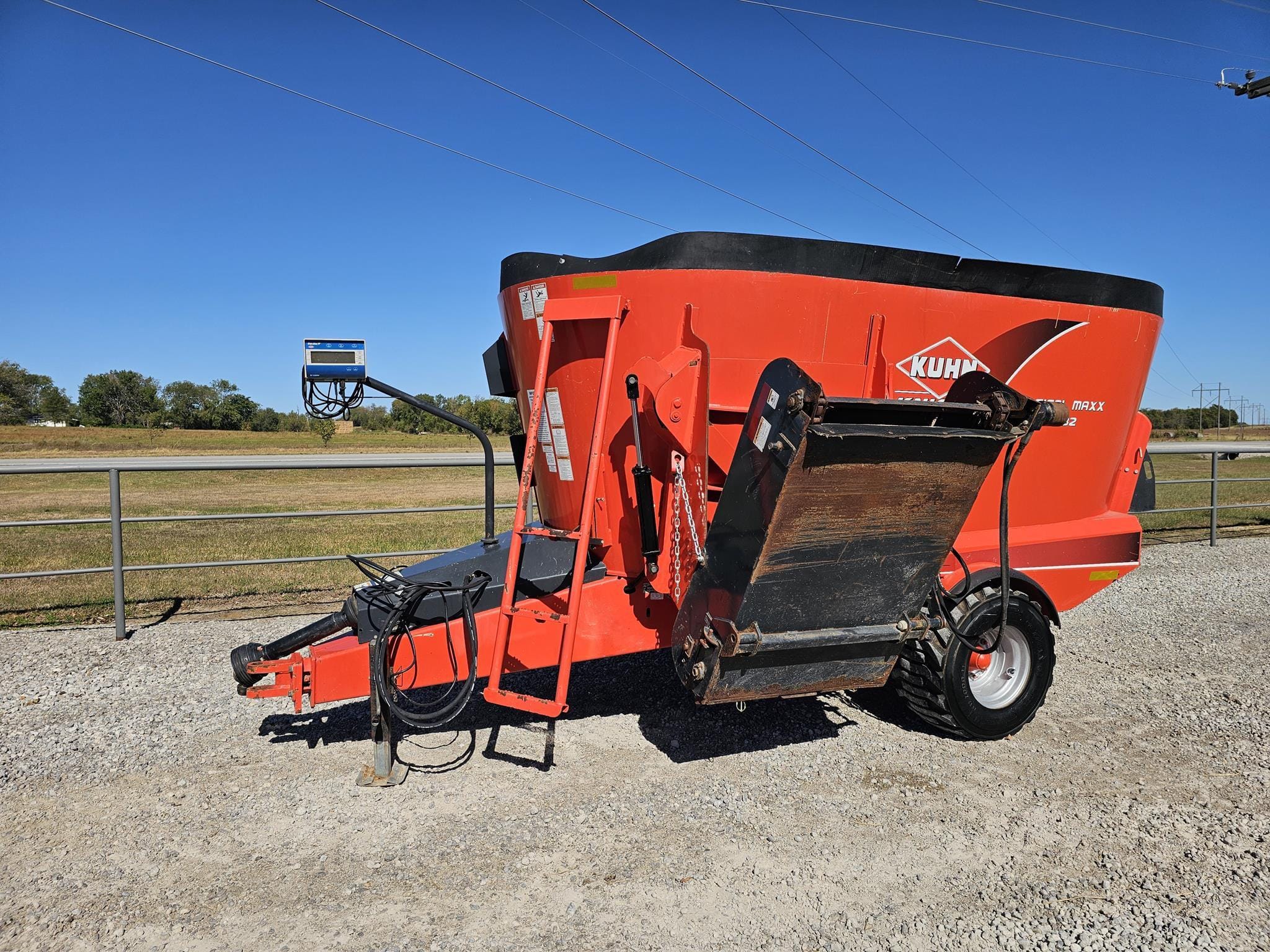 Kuhn Knight VT132 Equipment Image0