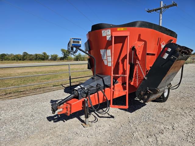 Image of Kuhn Knight VT132 equipment image 1