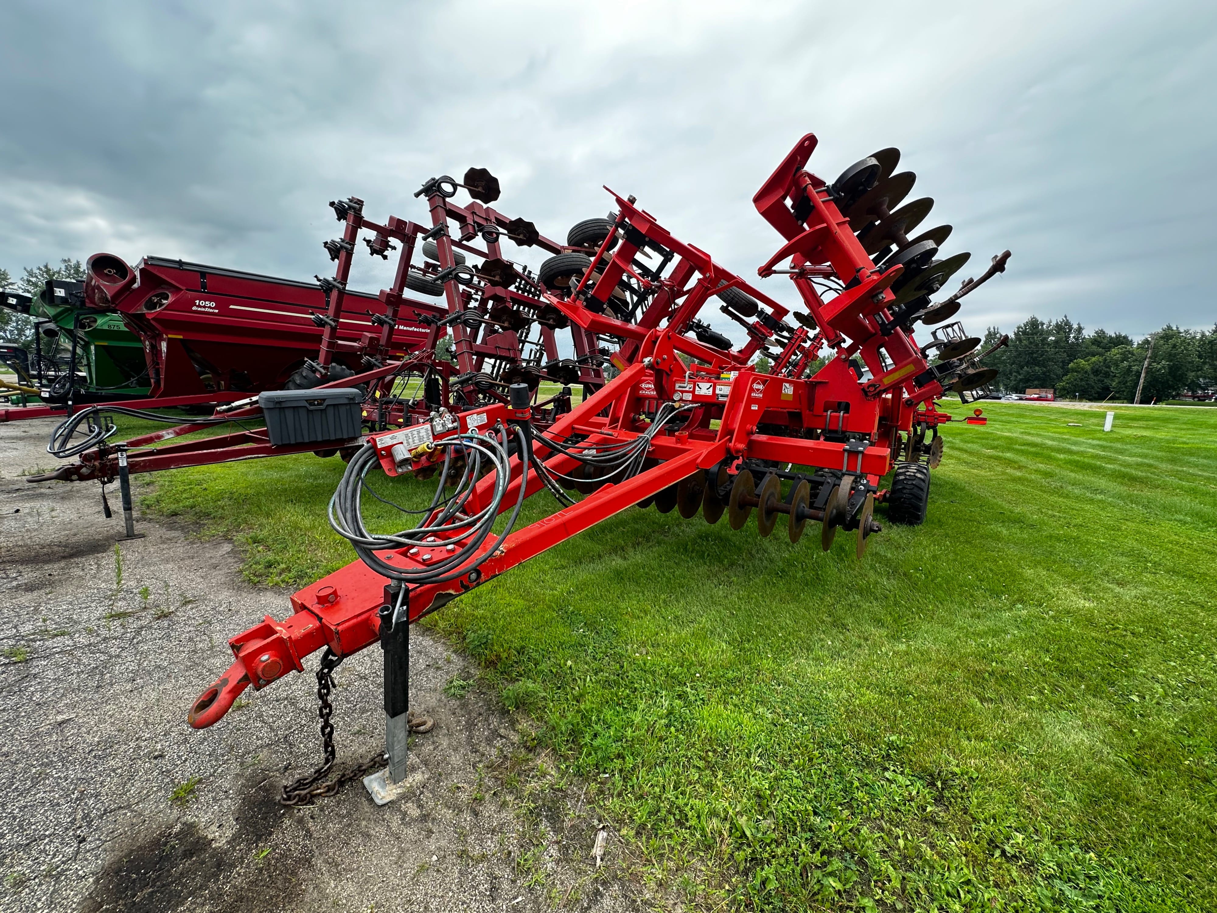 2012 Kuhn Krause Dominator 4850 Equipment Image0