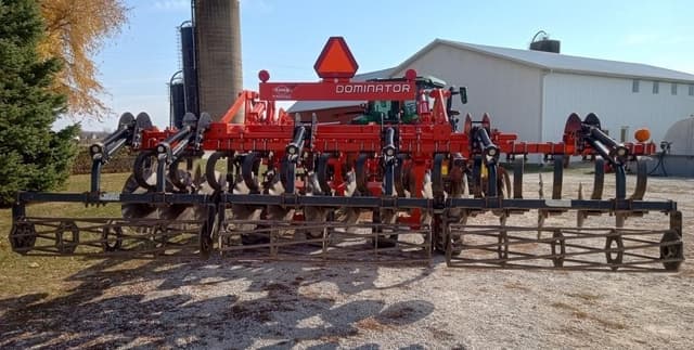 Image of Kuhn Krause Dominator 4850 equipment image 2