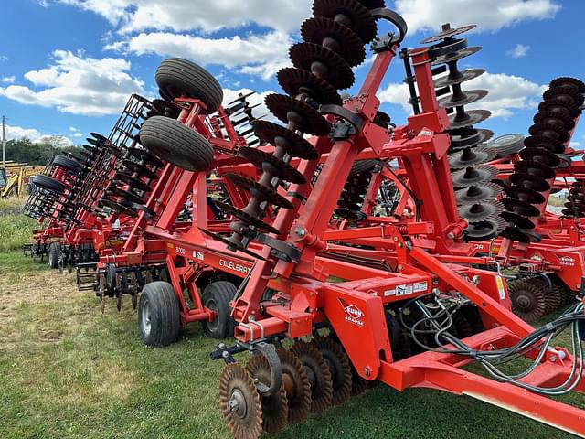 Image of Kuhn Krause Excelerator 8000 equipment image 2